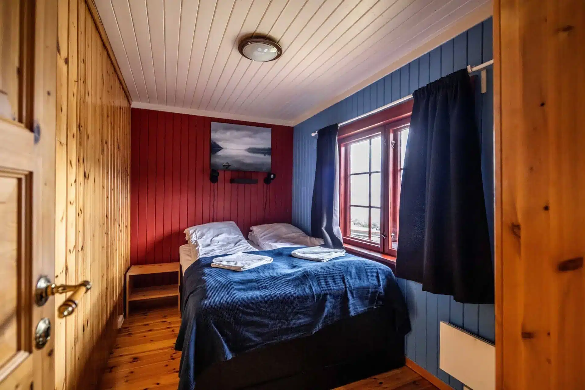 Soverom på hytte hos Sandviken Camping i Telemark som tilbyr hytteutleie ved Gaustatoppen